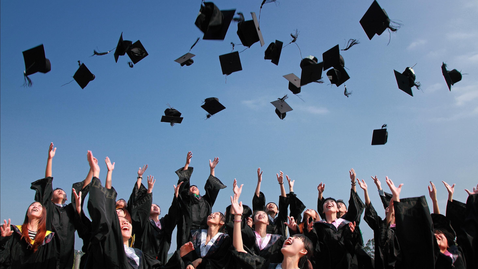 Graduation - Cap throw