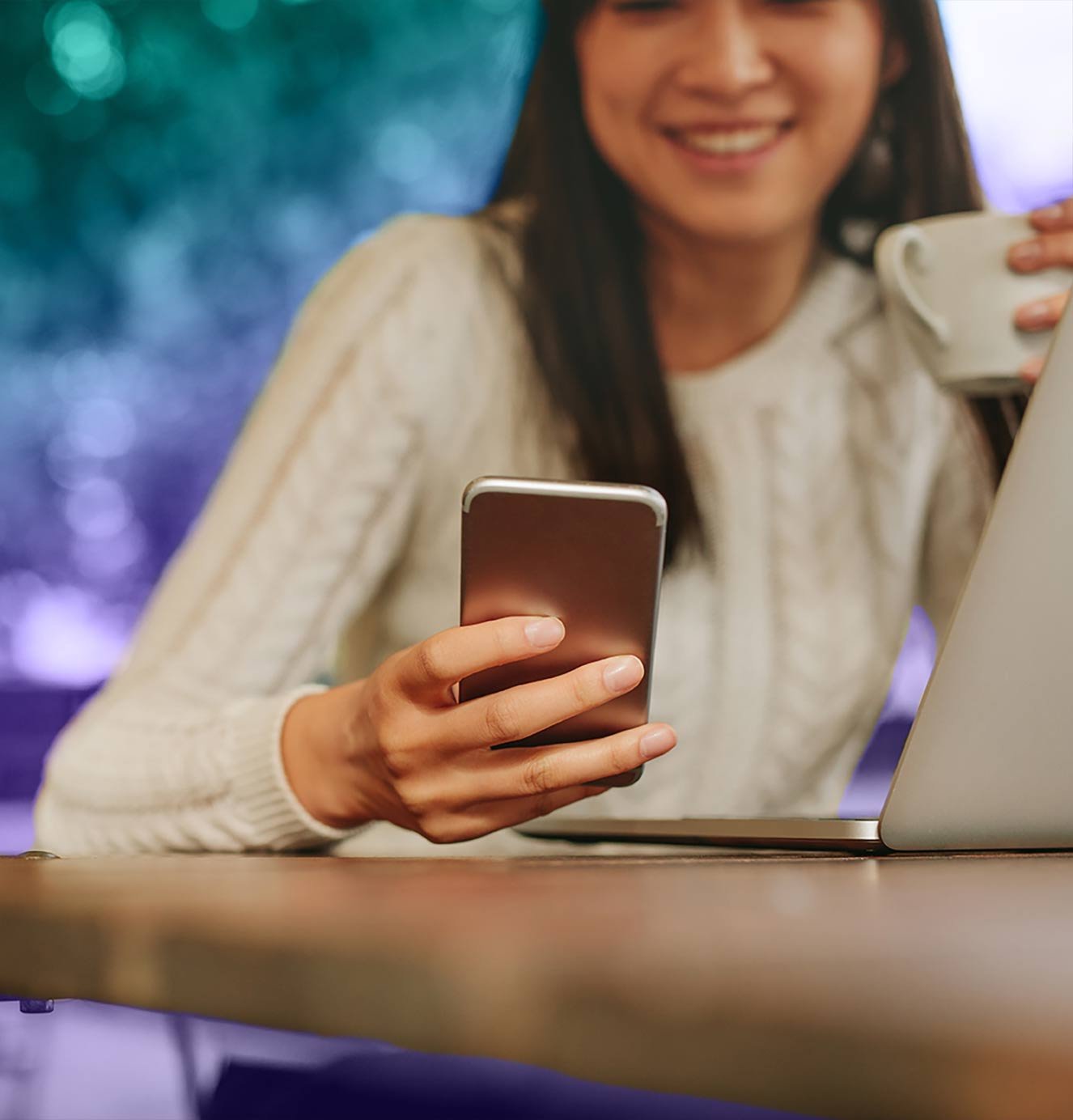 woman making text donation