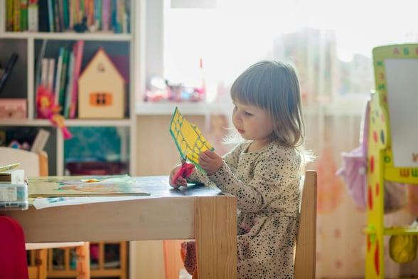 Preschooler doing a five sense worksheet activity